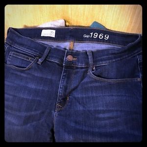 Medium Wash Gap Legging Jean - Great Condition